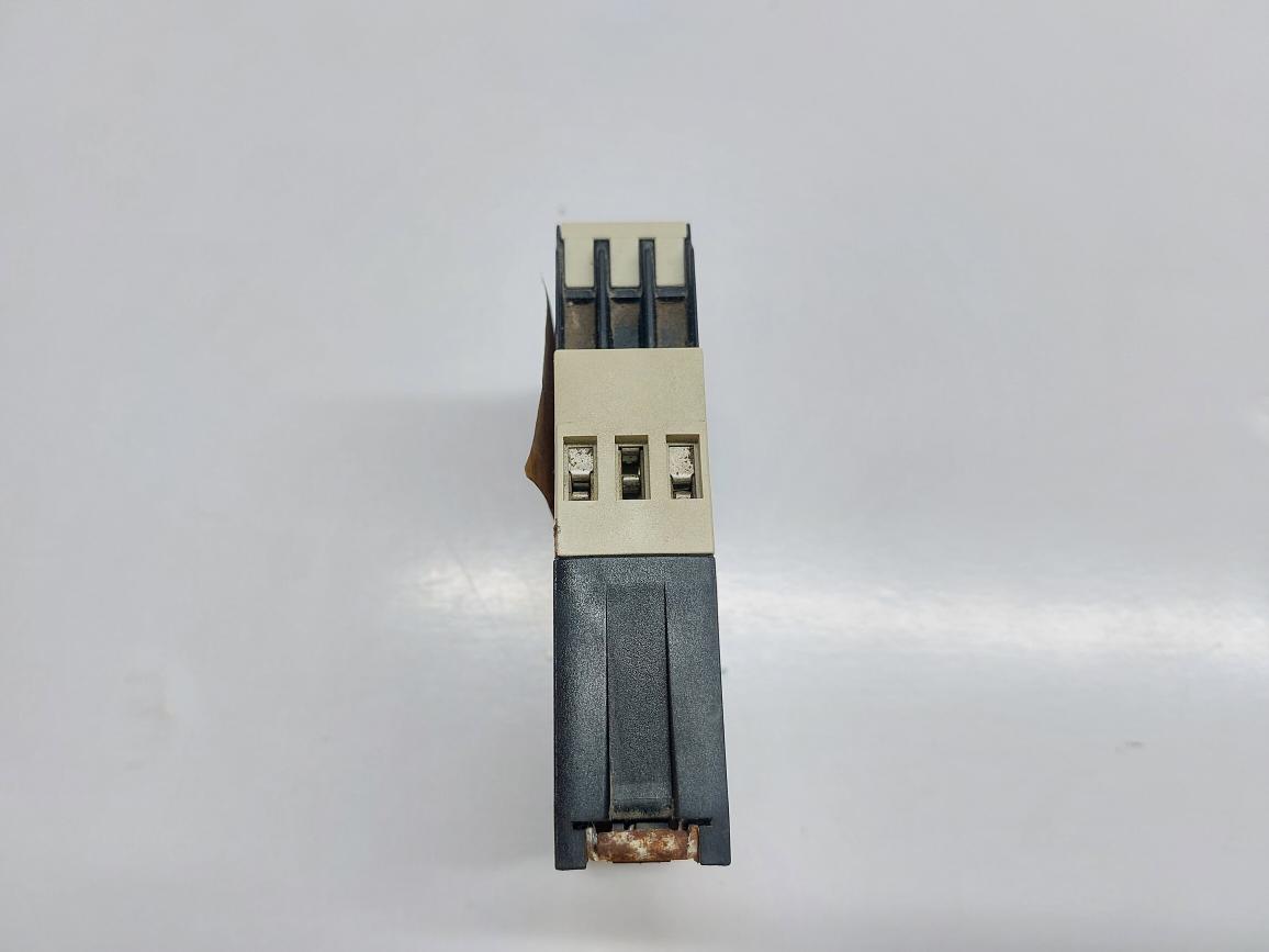 TELEMECANIQUE RE4 TL11BU TIME DELAY RELAY