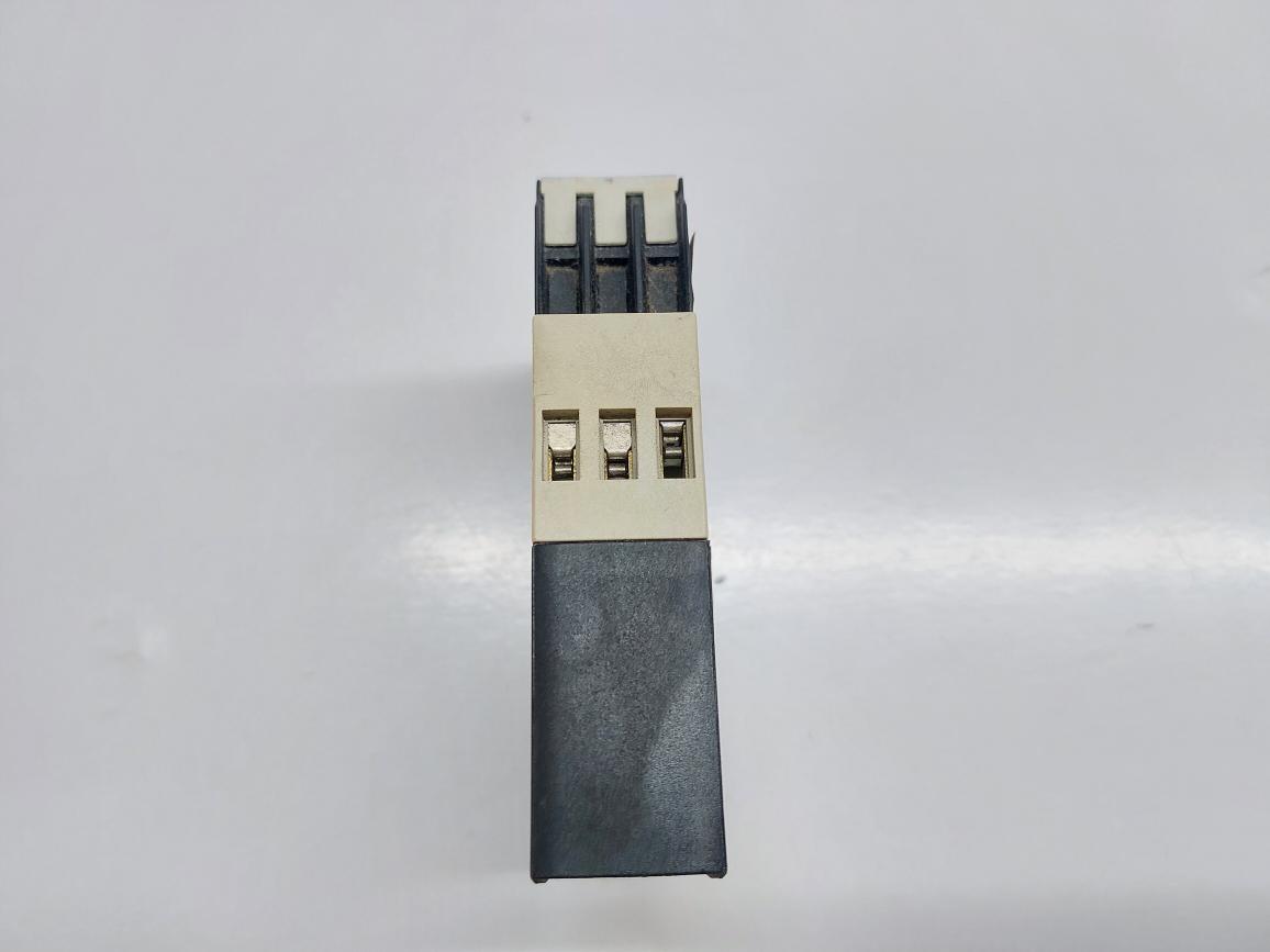 TELEMECANIQUE RE4 TL11BU TIME DELAY RELAY