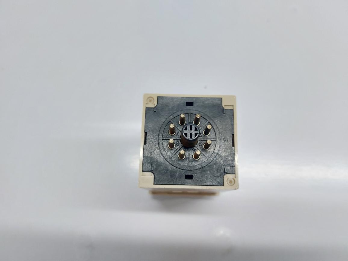 OMRON H3BA-8H-305 TIMER