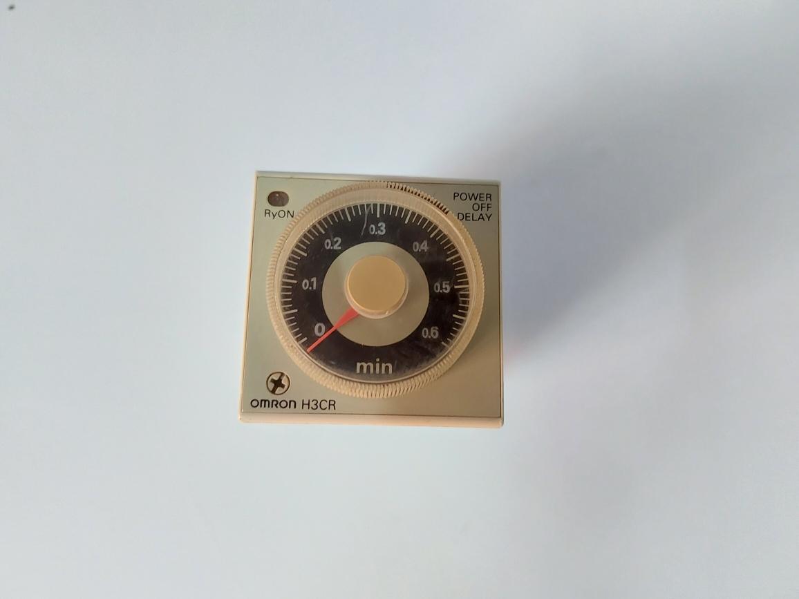 OMRON H3CR-H8L TIMER