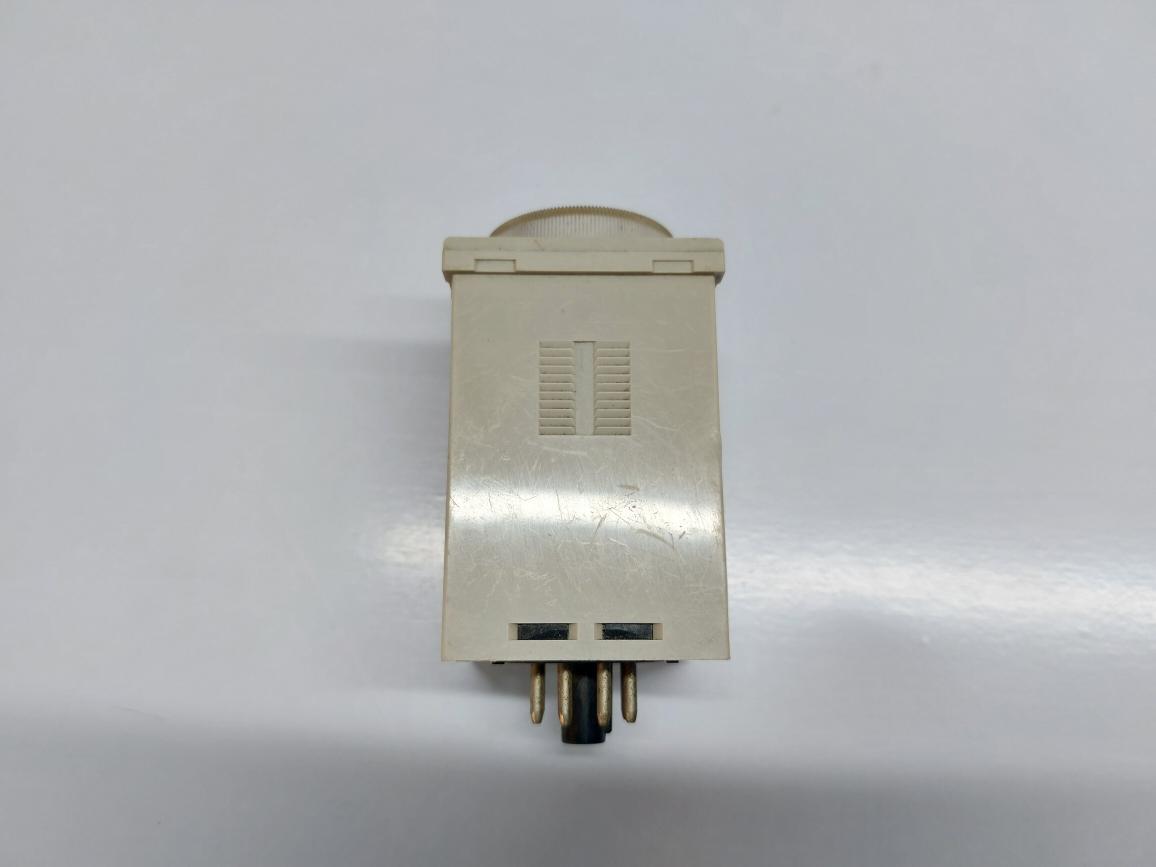 OMRON H3CR-H8L TIMER