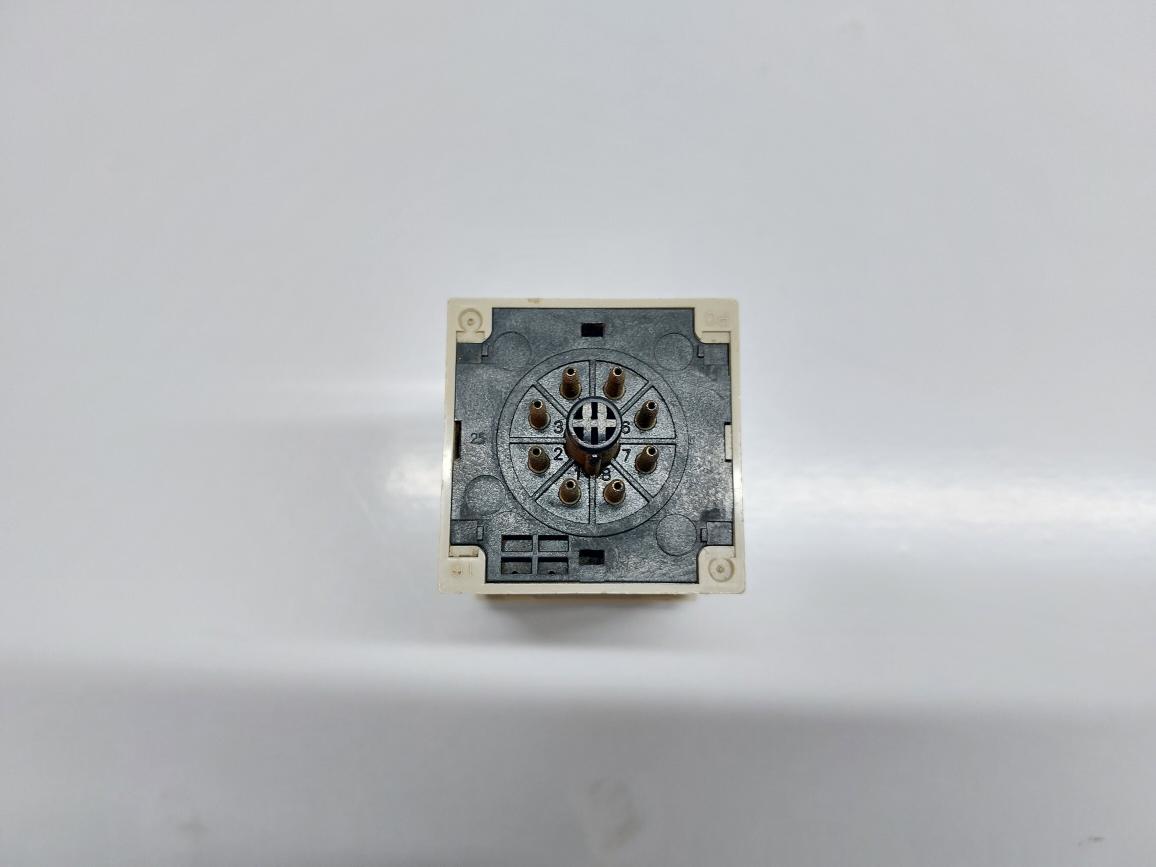OMRON H3CR-H8L TIMER