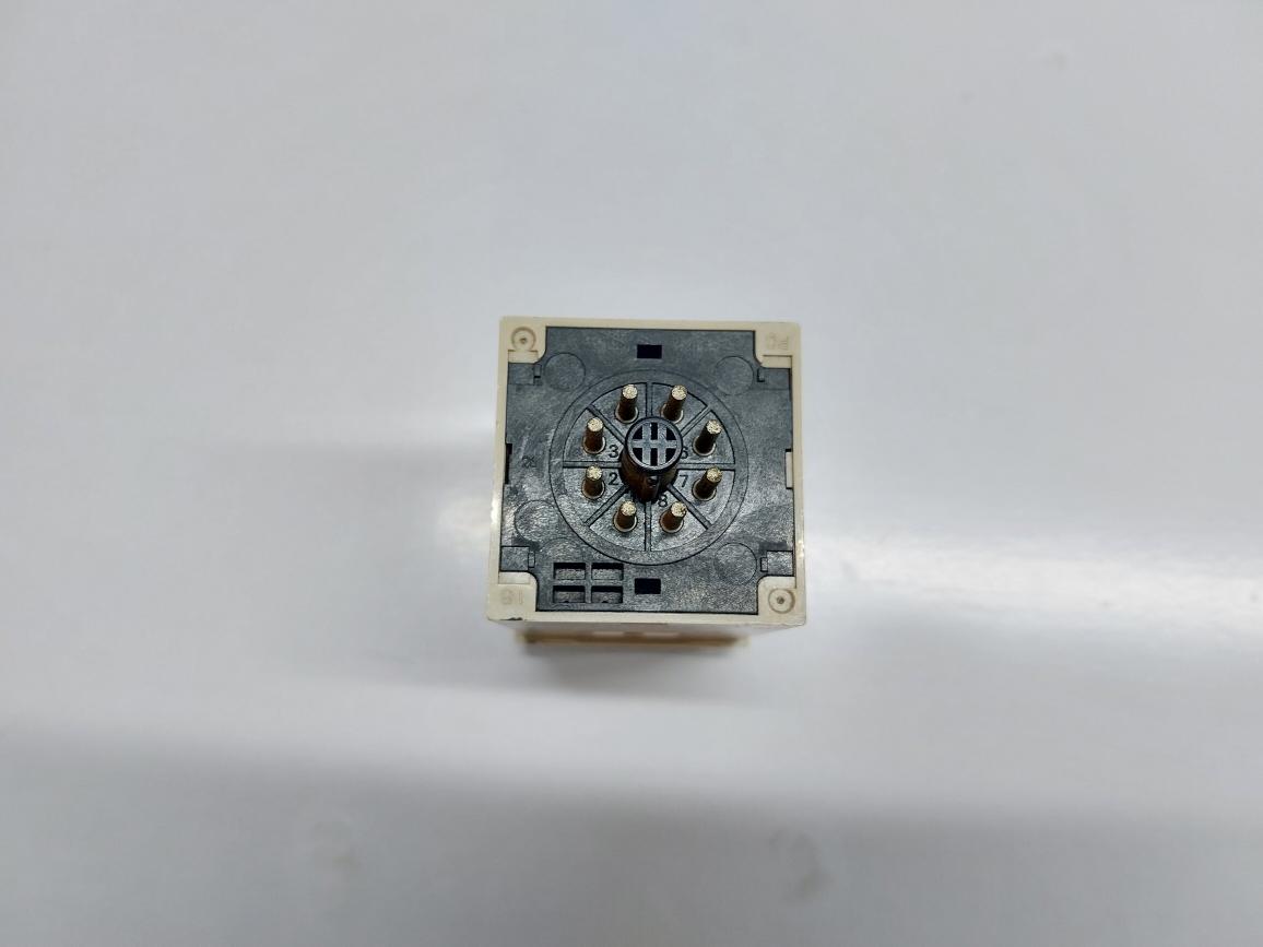OMRON H3CR-A8EL TIMER