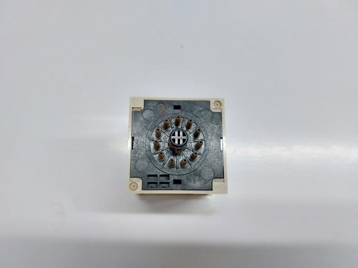 OMRON H3CR-A TIMER