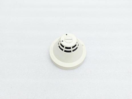HONEYWELL XLS-PS HEAT DETECTOR WITH SIGA-SB BASE