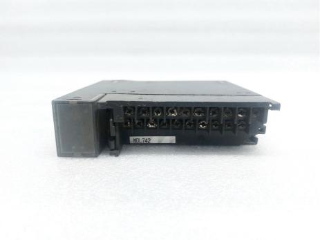 GE IC693MDL742D OUTPUT MODULE 12/24VDC 1A 16PT POS