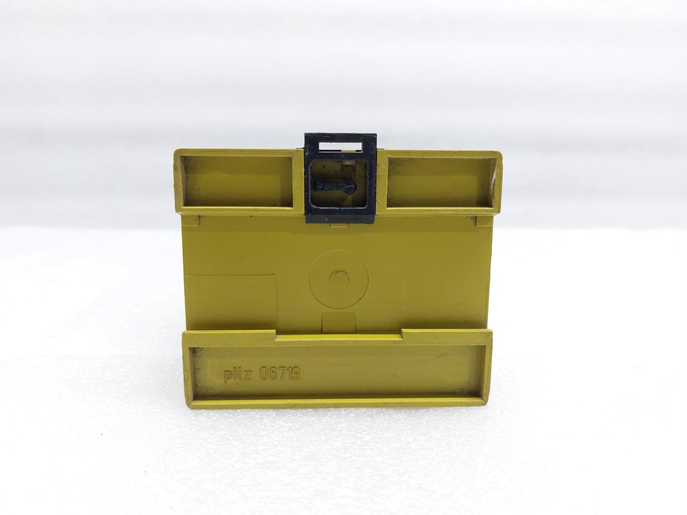 PILZ PNOZ 8 3S/10 SAFETY RELAY