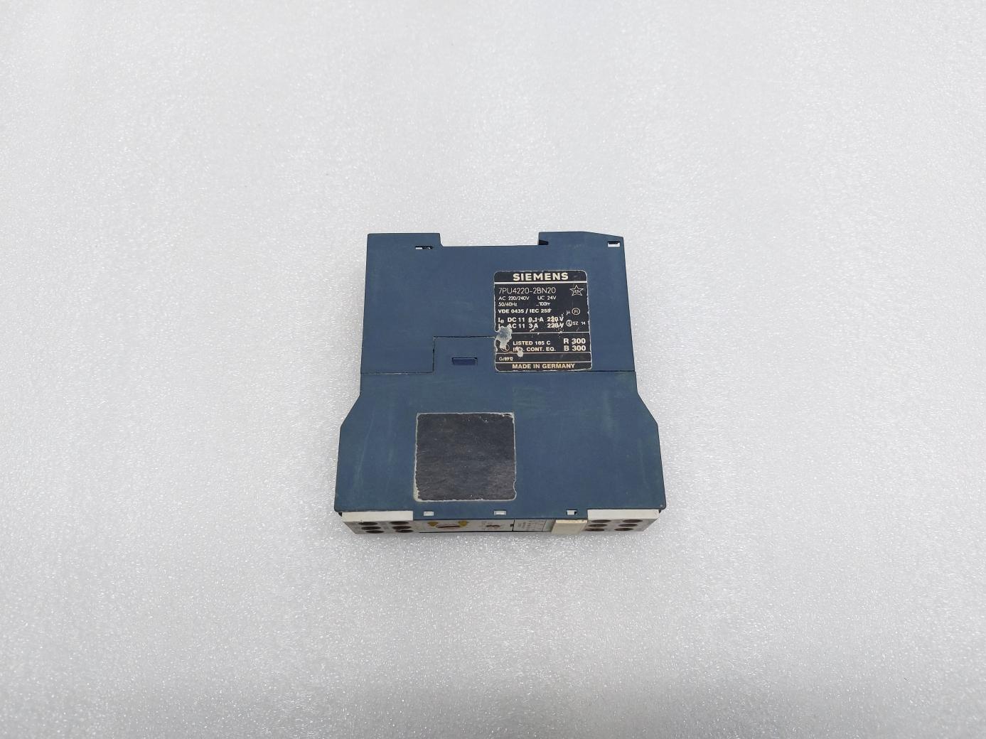 SIEMENS 7PU4220-2BN20 MULTIFUNCTION TIMER RELAY