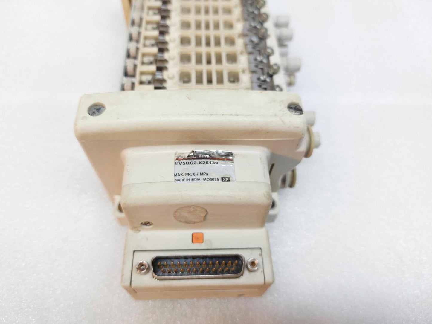 SMC VV5QC2-X2S139 SOLENOID VALVE BANK 8 STATION