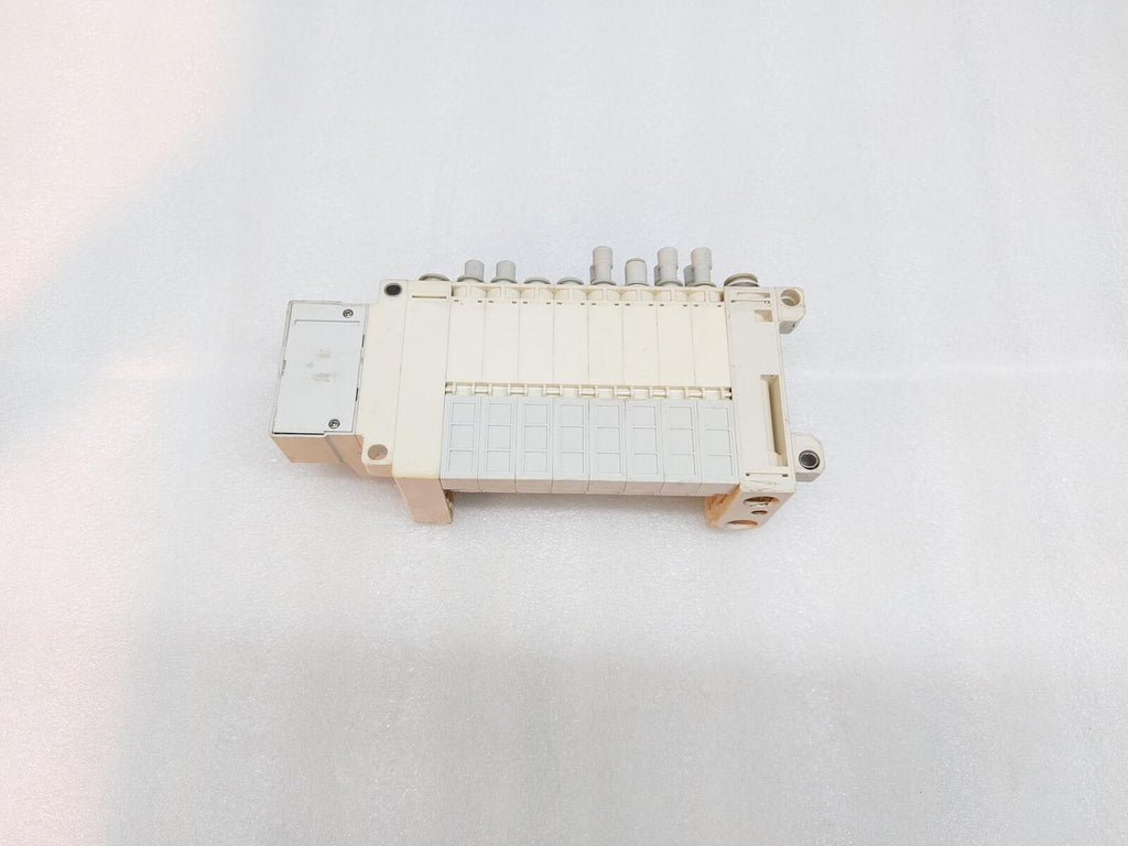 SMC VV5QC2-X2S139 SOLENOID VALVE BANK 8 STATION