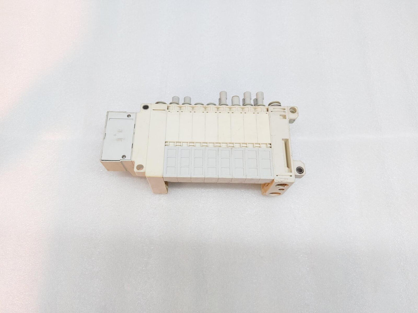 SMC VV5QC2-X2S139 SOLENOID VALVE BANK 8 STATION