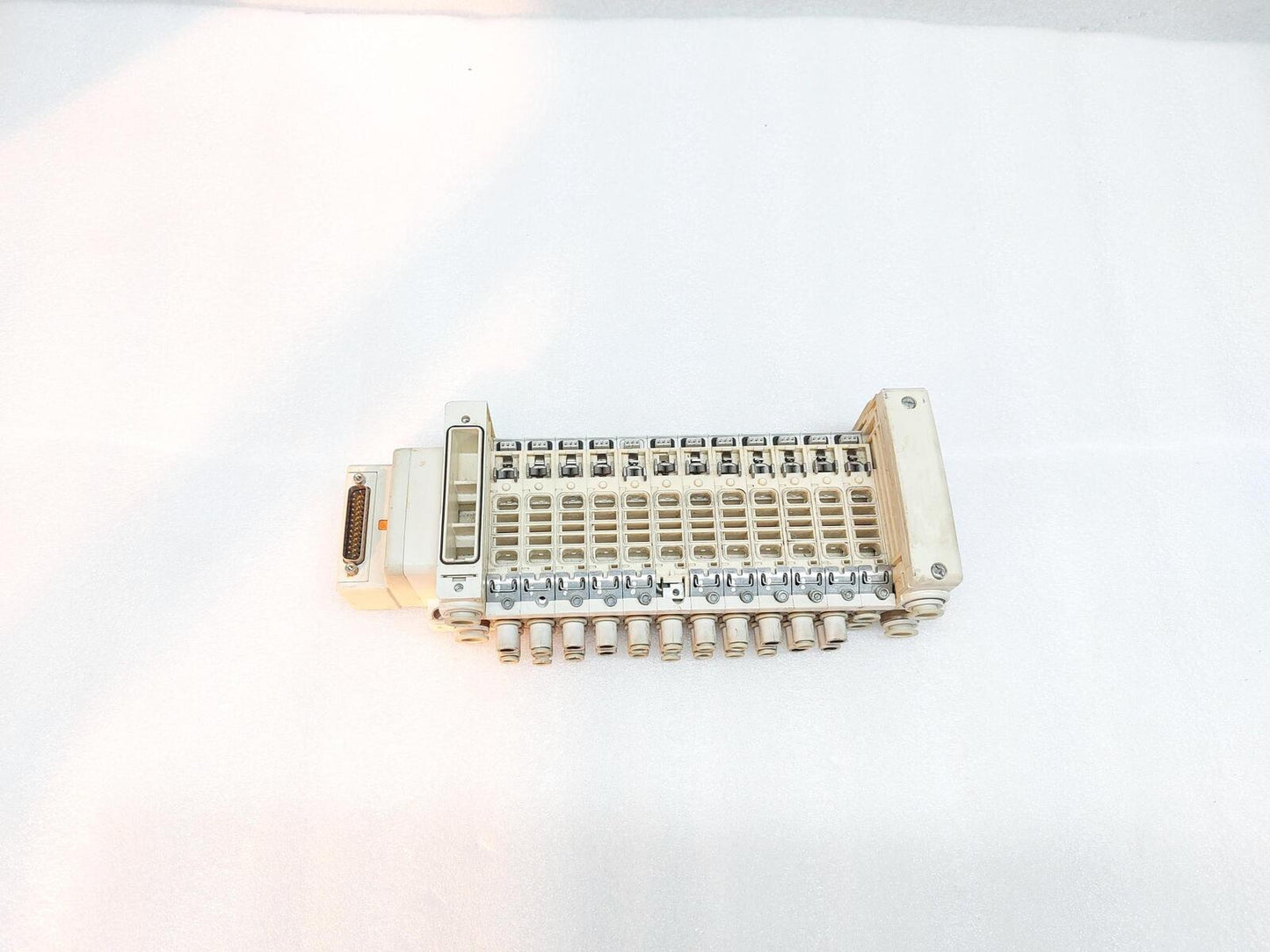SMC VV5QC2-X2S140 SOLENOID VALVE BANK 12 STATION