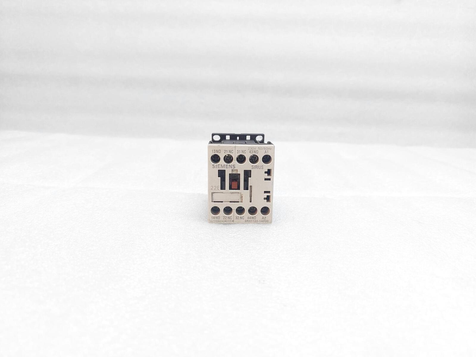 SIEMENS SIRIUS 3RH1122-1AP00 CONTACTOR