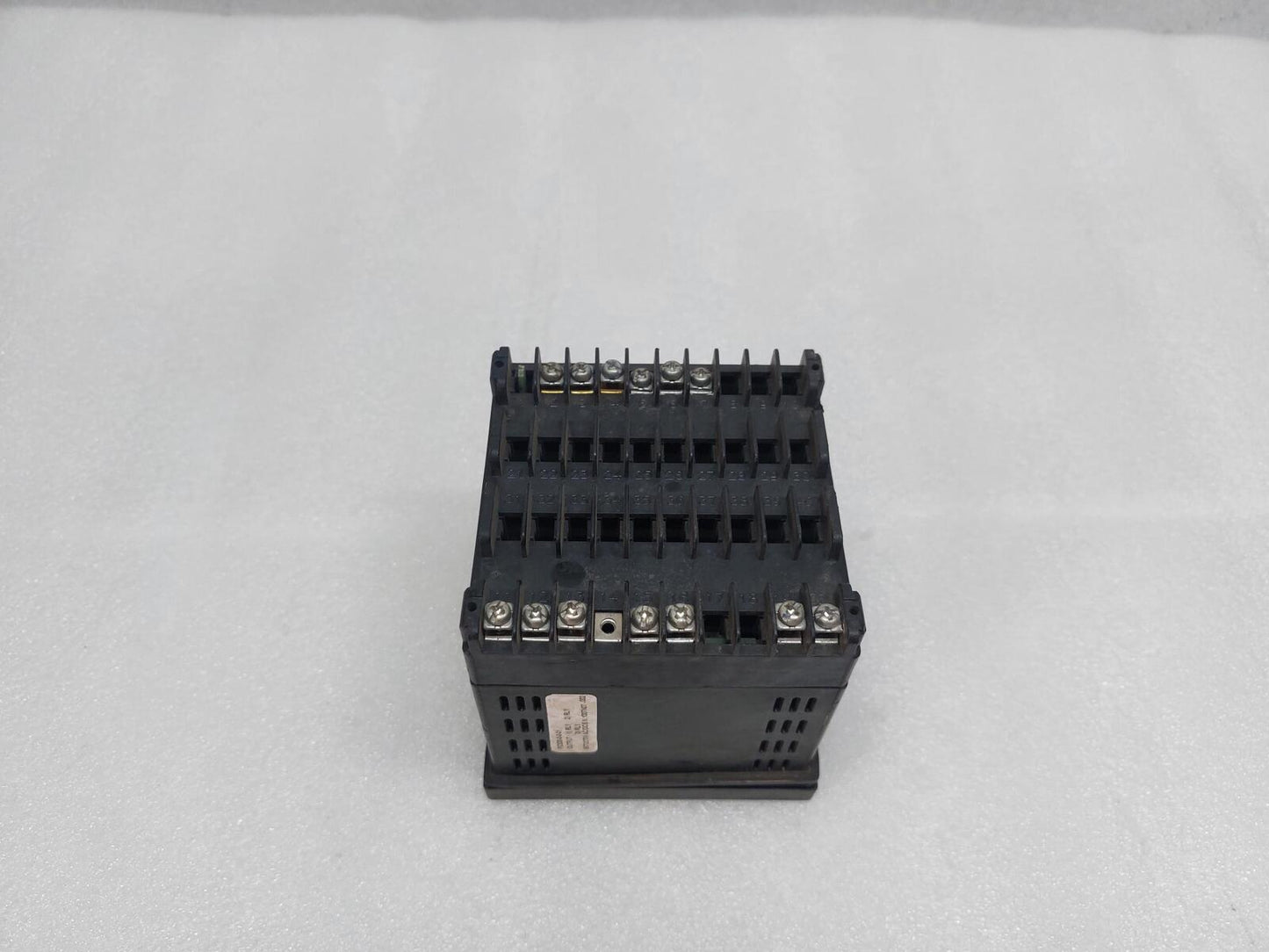 SELEC PID330-0-0-01 TEMPERATURE PID CONTROLLER