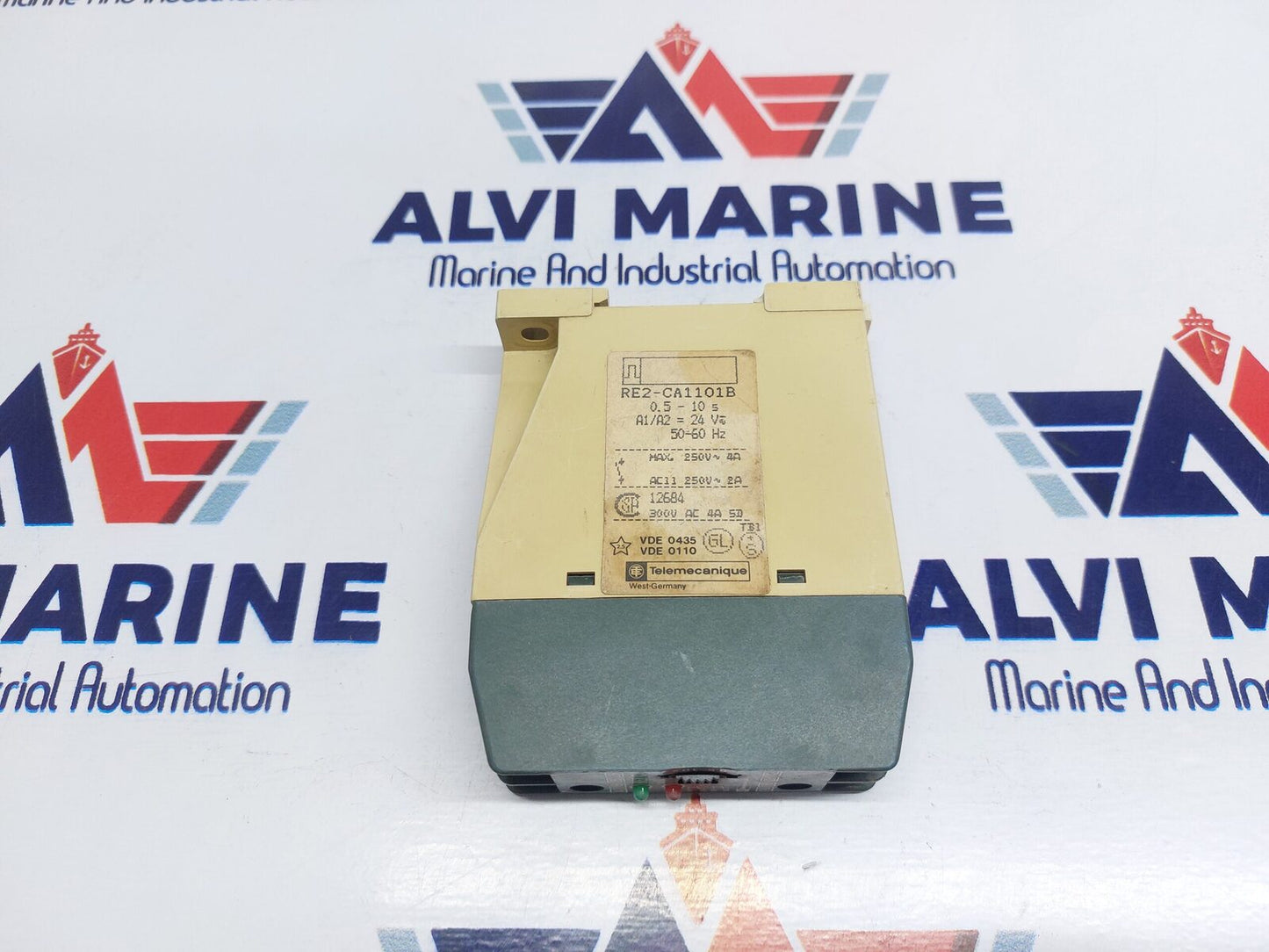 TELEMECANIQUE RE2-CA1101B TIME RELAY