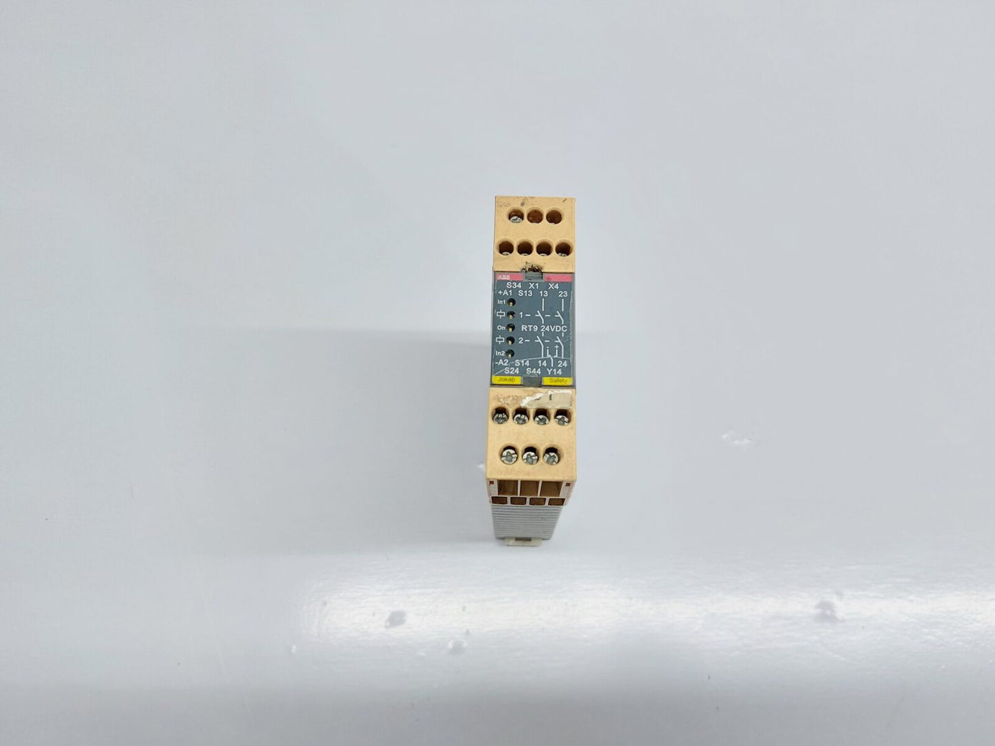 ABB RT9 2TLA010029R0000 SAFETY RELAY 24VDC