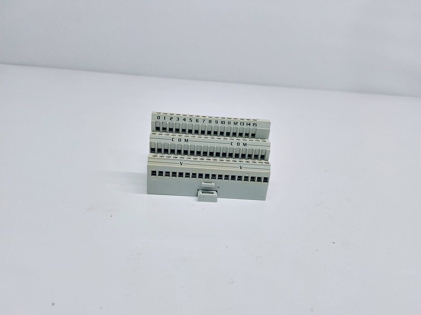 ALLEN-BRADLEY 1794 -TB3 TERMINAL BASE 125VDC/AC50/60HZ
