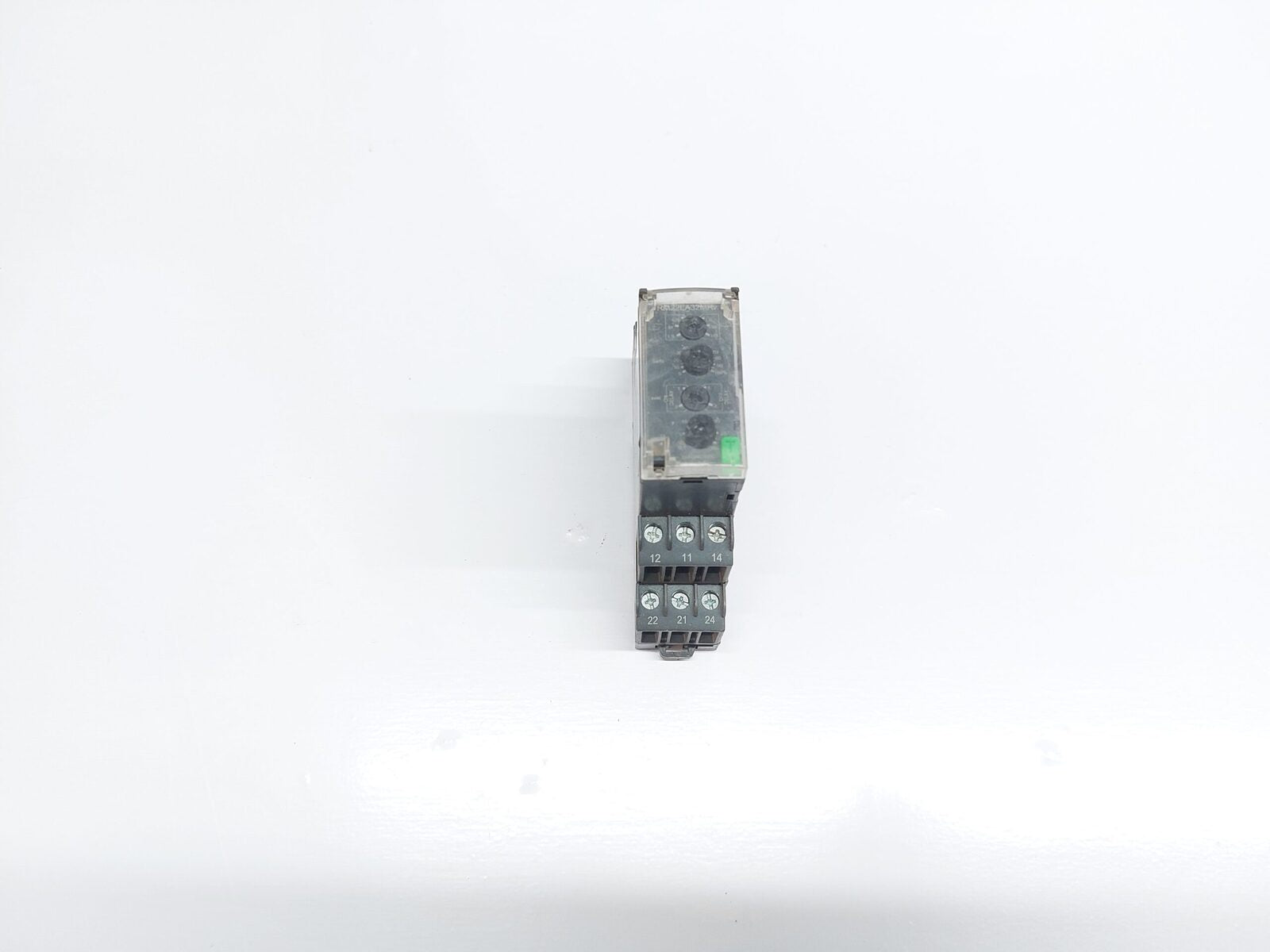 TELEMECANIQUE RM22LA32MR LEVEL CONTROL RELAY 24-240VAC
