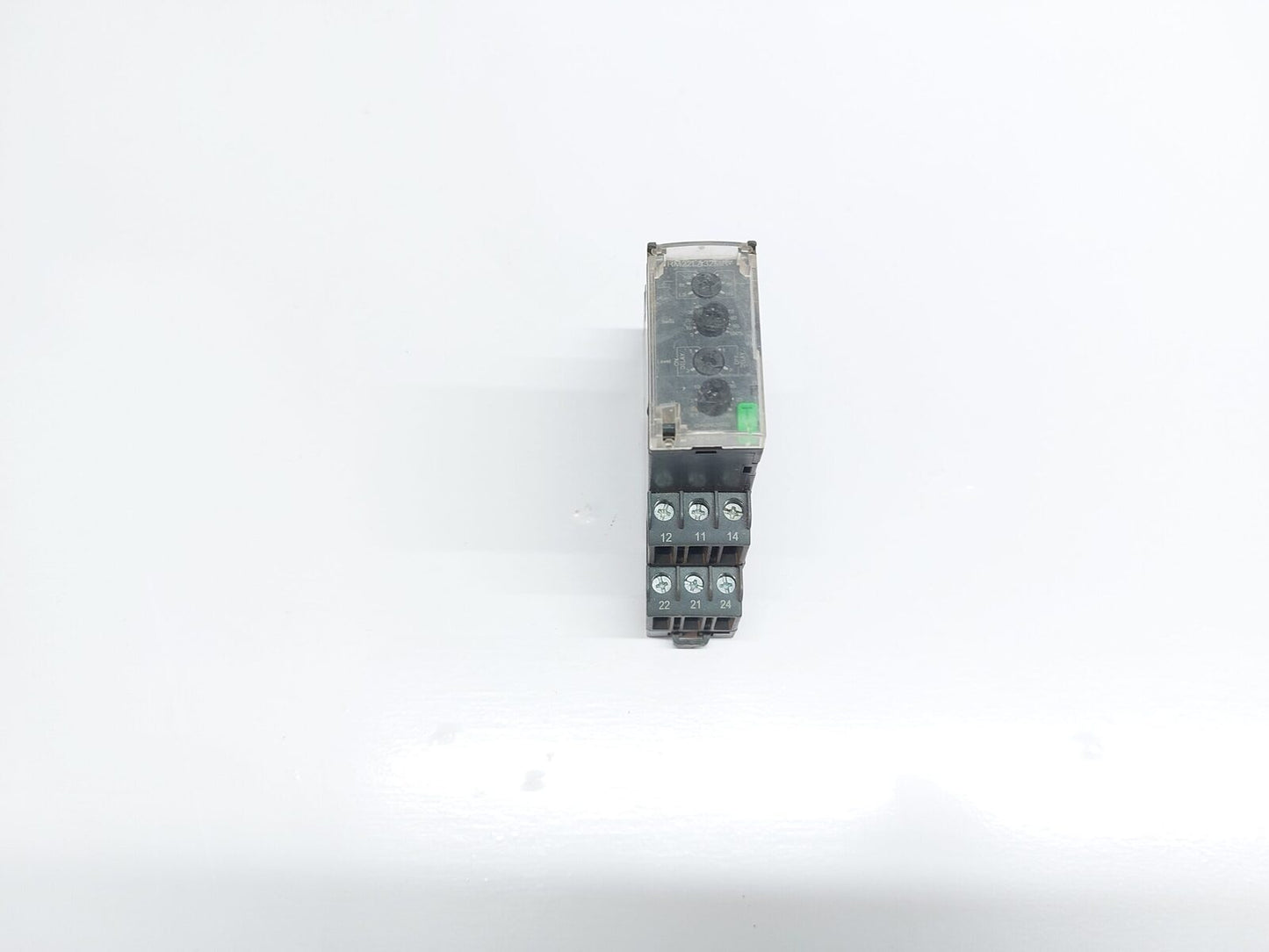 TELEMECANIQUE RM22LA32MR LEVEL CONTROL RELAY 24-240VAC