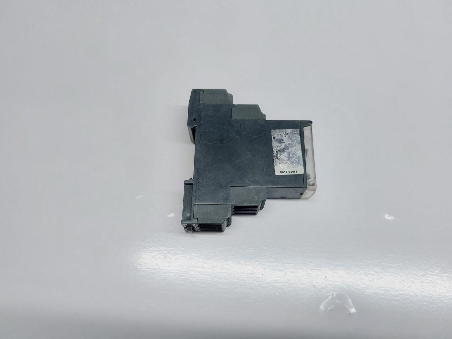 TELEMECANIQUE RM22LA32MR LEVEL CONTROL RELAY 24-240VAC