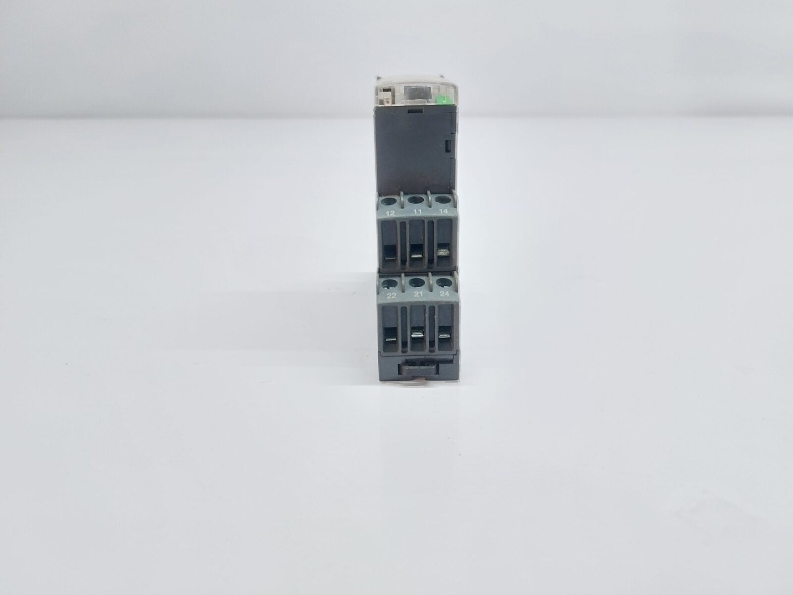 TELEMECANIQUE RM22LA32MR LEVEL CONTROL RELAY 24-240VAC