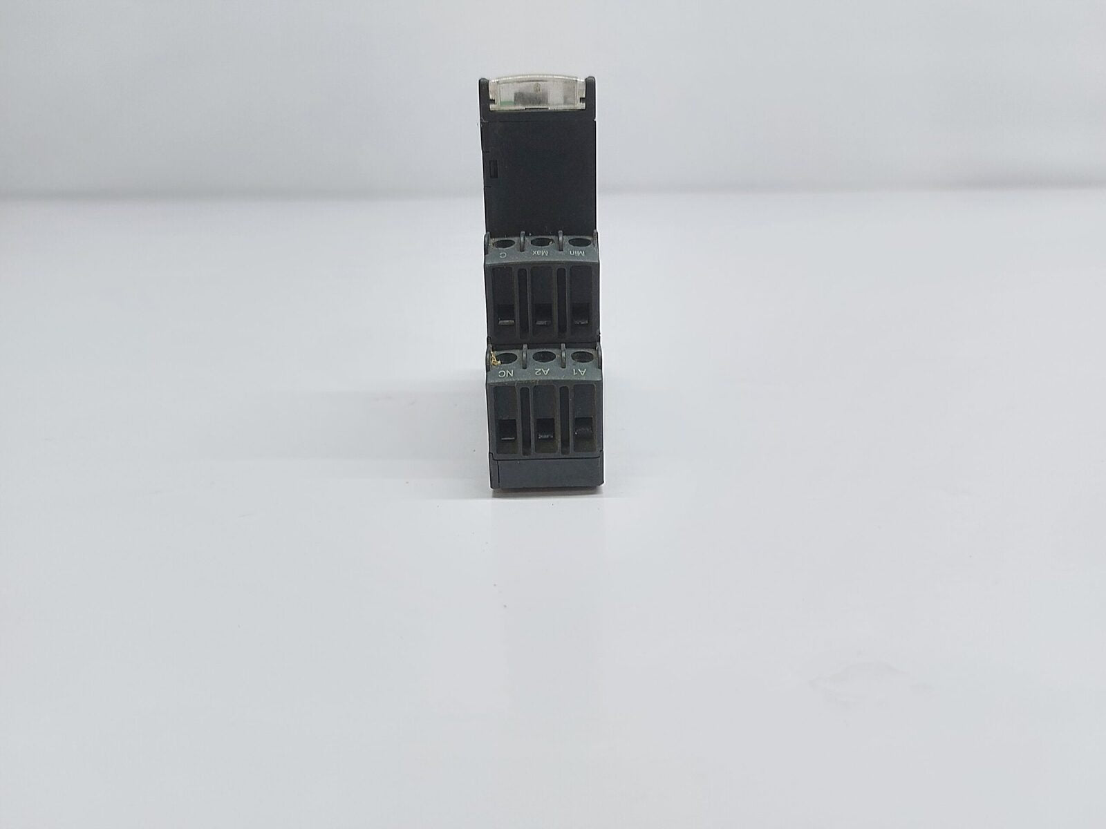 TELEMECANIQUE RM22LA32MR LEVEL CONTROL RELAY 24-240VAC