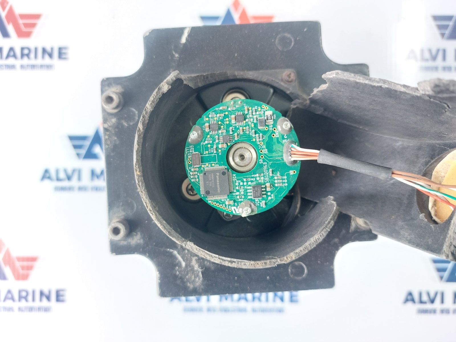 OMRON R88M-G2K020H-S2AC SERVO MOTOR (2)